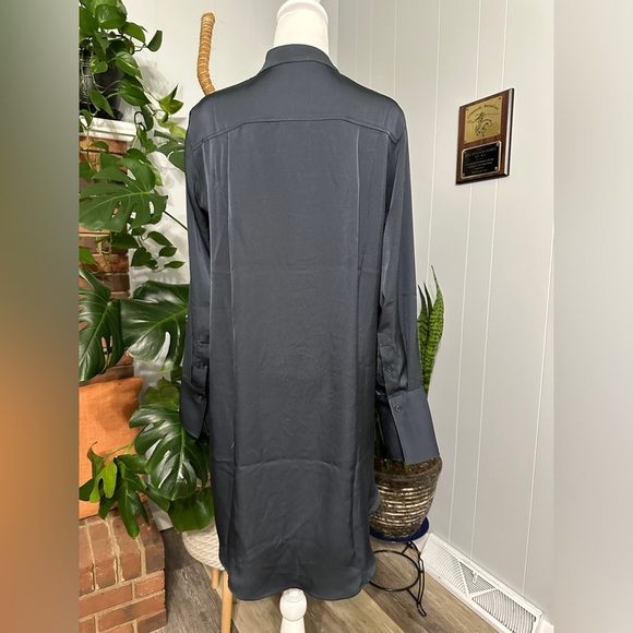 🛍️NWOT.Looks good with a belt! Sexy soft button up shirt dress Size XS - Picture 3 of 9